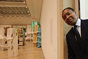 Haus der Kunst Direktor Okwui Enwezor gab einen Ausblick auf Neuerungen und Ausstellungen in 2012 (©Foto: Martin Schmitz)